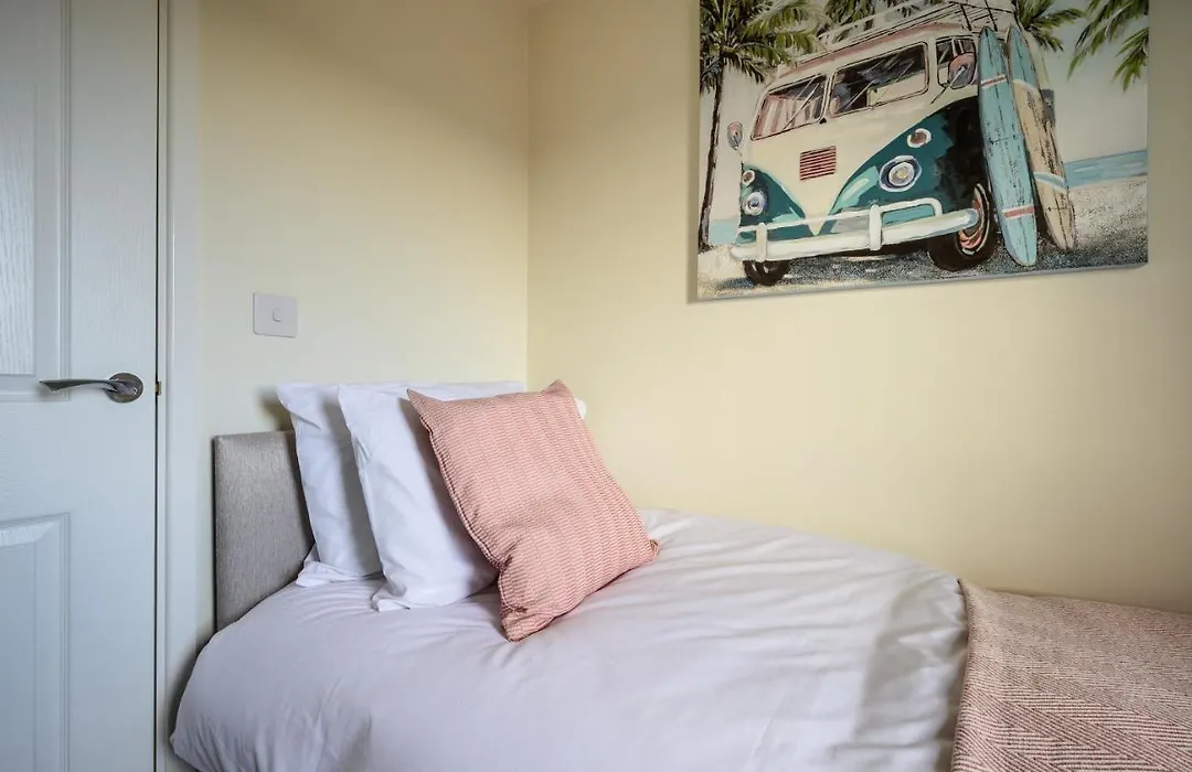 Wykebeck Mount By Our Home Short Stays Stunning New Build Property With Plenty Of Room Free Parking And Fast Wifi-1